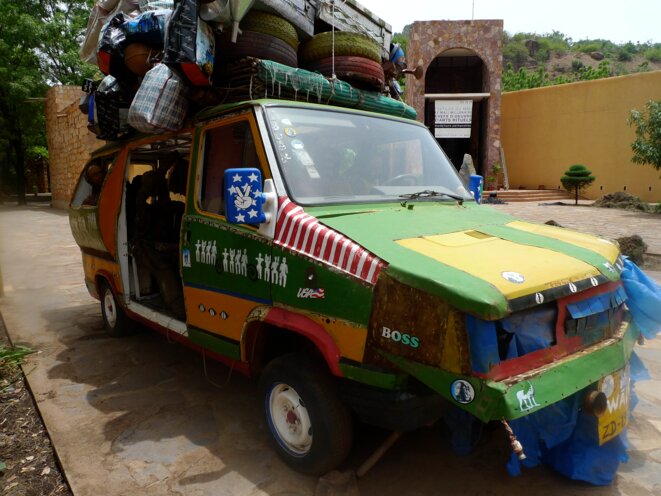 taxi musée Bamako mai 2010 © Carine Fouteau taxi musée Bamako mai 2010 © Carine Fouteau